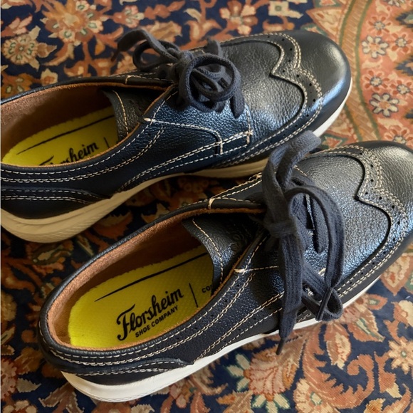 Florsheim Other - NEW without tags Florsheim kids size 2.5 boys Leather Shoes. Navy blue. Comfy!